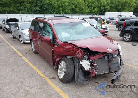 2015 Toyota Sienna Le 7 Passenger z USA, uszkodzony, nr VIN 5TDJK3DC1FS121548